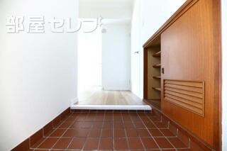 明るい玄関です。