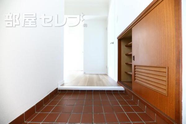 明るい玄関です。