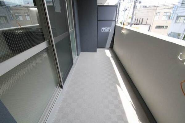 ちょっと広めのバルコニーです。
