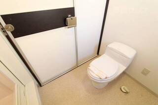 洗面所とトイレは同室です　※202号室の写真です
