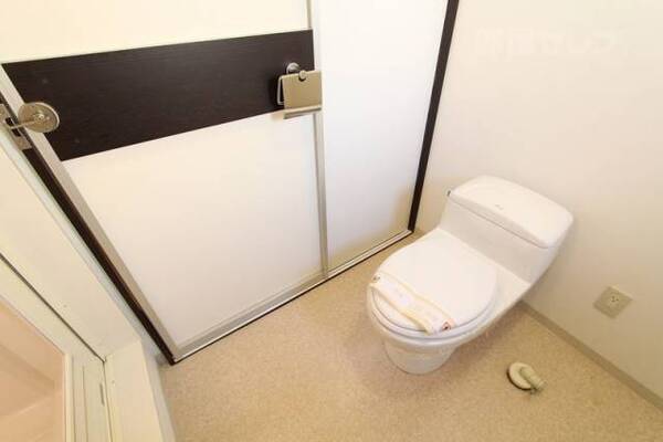 洗面所とトイレは同室です　※202号室の写真です