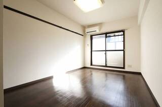 明るいお部屋です。102号室の写真です。