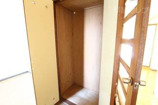 玄関入ってすぐに収納