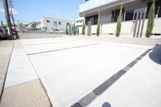 普通車が停められる駐車場です。