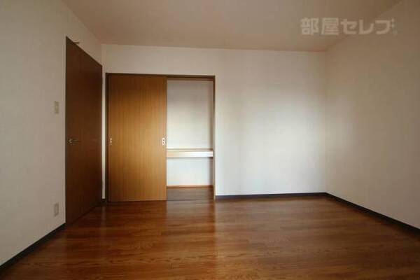 リビングにつながるお部屋です