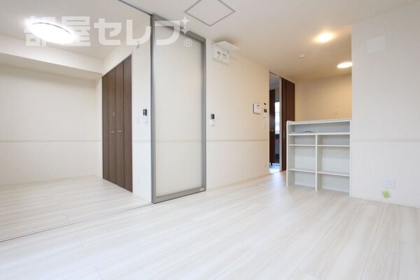写真は202号室の写真です。
