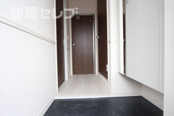 写真は202号室の写真です。
