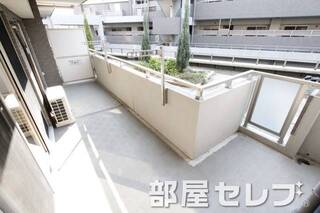 広いバルコニー。イメージ写真