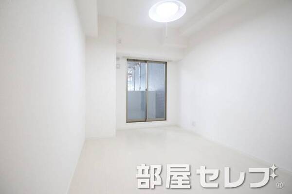 おしゃれな住空間です。（階数によって色の相違あり）