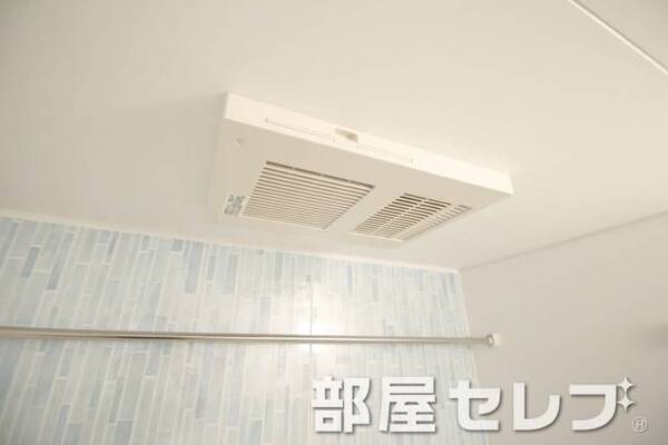 浴室乾燥機付き。