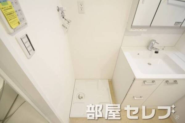 室内洗濯機置き場。