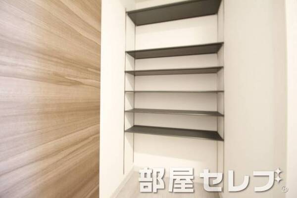 シューズボックスも広く使用できます。