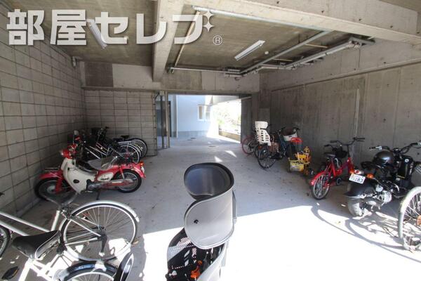 駐輪場