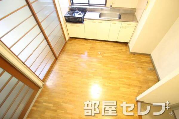 広いダイニングで料理も楽々。