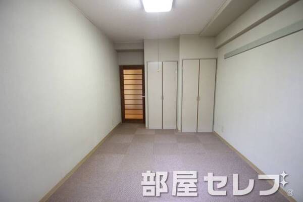 カーペットの居室は温か味がありますね。