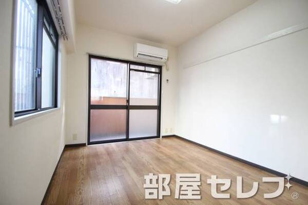 明るいお部屋です。101号室の写真です。