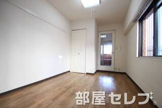 広くて綺麗なお部屋。101号室の写真です。