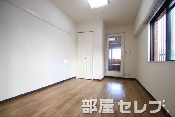 広くて綺麗なお部屋。101号室の写真です。