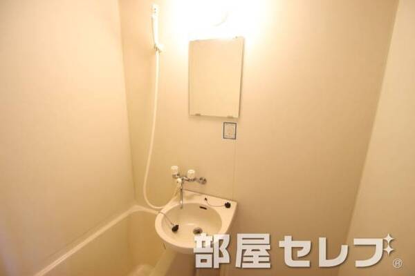 洗面台ありますよ。101号室の写真です。