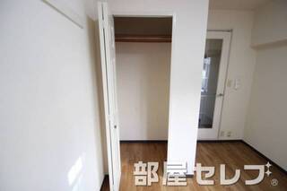 収納は奥行きがありますね。101号室の写真です。
