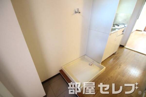室内洗濯置場で冬場も楽々。101号室の写真です。