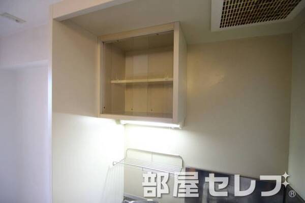 キッチン棚は便利ですよ。101号室の写真です。