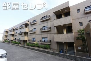 タイル貼りの外観