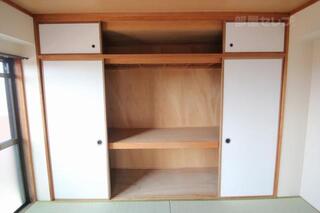 和室の部屋にも収納があります。