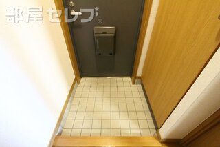 大きな下駄箱あります。
