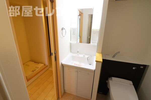 違うお部屋の写真になります。