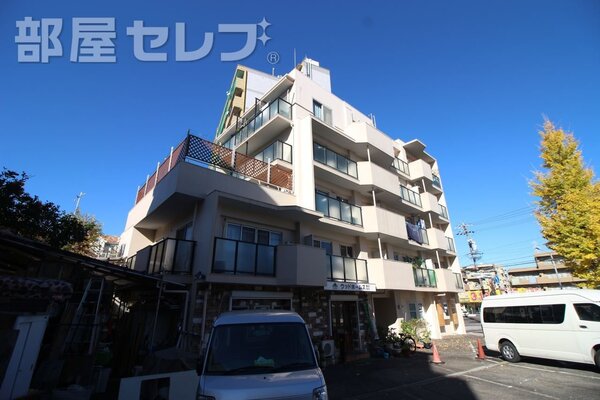 外壁が塗装されて古さを感じさせません。