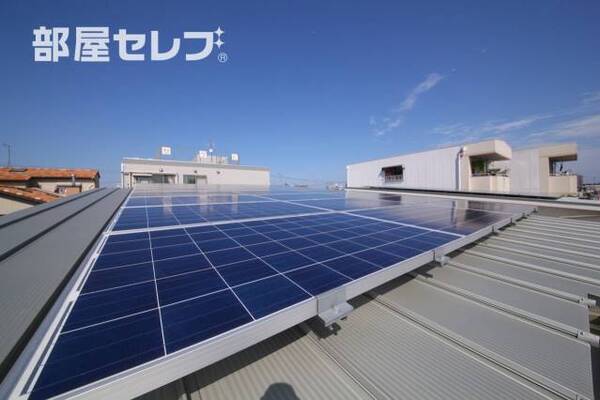 賃貸ではお目にかかれない太陽光パネル