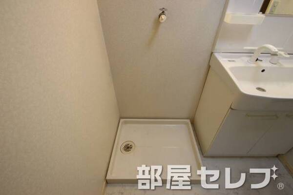 洗濯機置場はこちらへ。