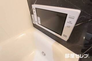 お風呂の中でテレビも見れます