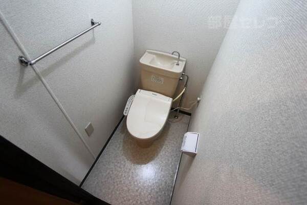 別の部屋の内装写真を参照