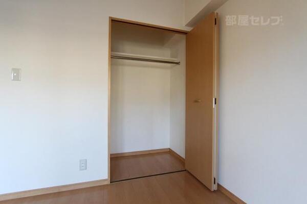 各部屋にクローゼットがあります。（101号室内装写真）