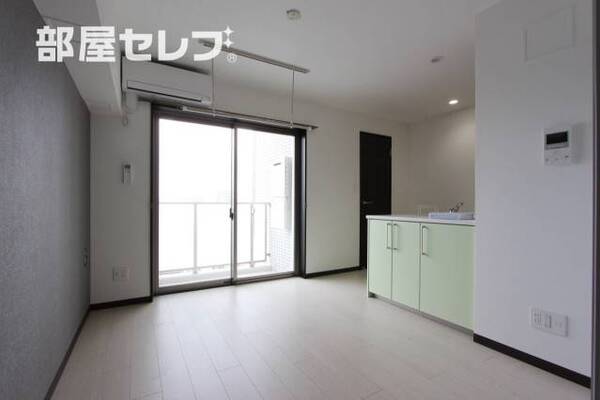 ※階によりアクセントクロスが異なります。（501号室写真）