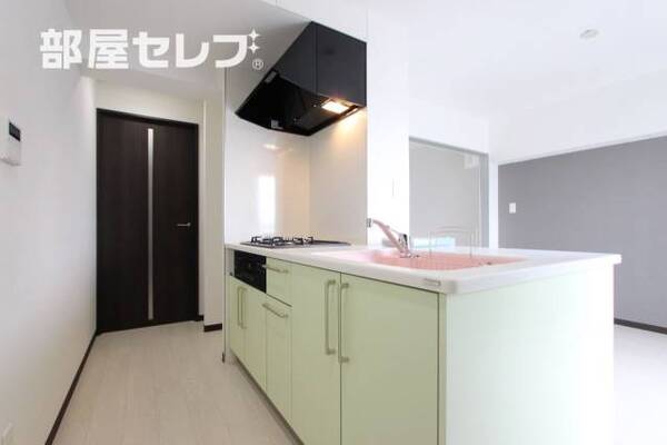 ※階によりアクセントクロスが異なります。（501号室写真）