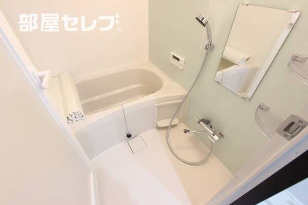 ※階によりアクセントクロスが異なります。（501号室写真）