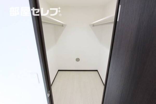 ※階によりアクセントクロスが異なります。（501号室写真）