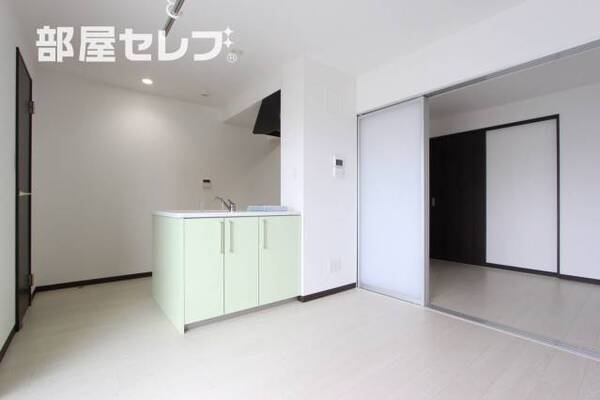 ※階によりアクセントクロスが異なります。（501号室写真）