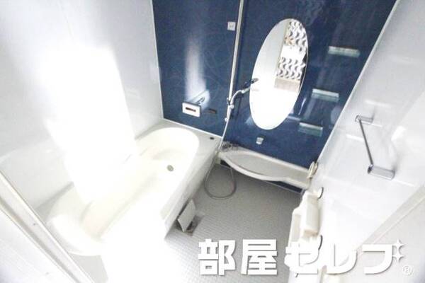 広いお風呂ですよ。