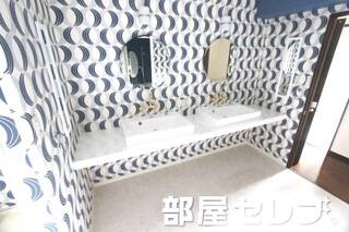 とにかく広いデザイン洗面。