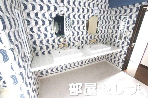 とにかく広いデザイン洗面。