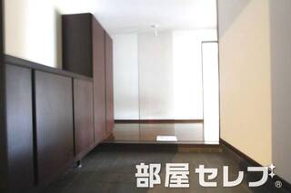 広々とした玄関口。