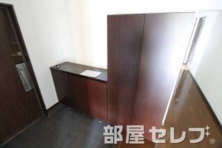 シューズボックス。