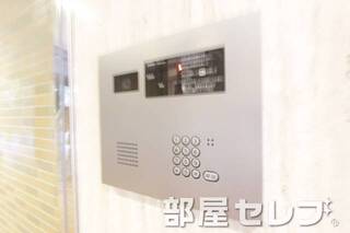 オートロック完備。