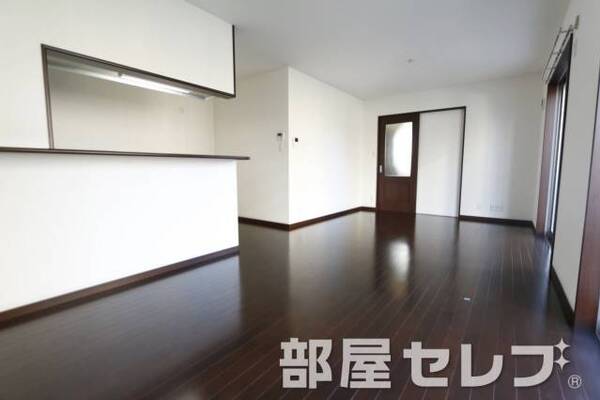 広いリビング温かい家庭を。