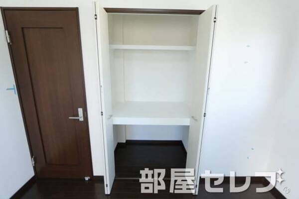 各室に収納有ります。