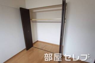 各部屋に収納あります。